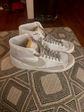 Nike Men's White and Light Gray High Top Athletic Sneakers